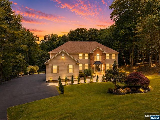 17 Cromwell Drive, Chester Township, NJ 07930