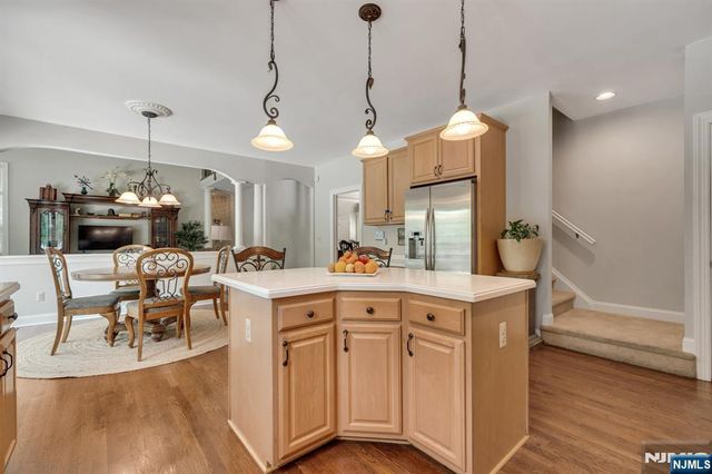 17 Cromwell Drive, Chester Township, NJ 07930