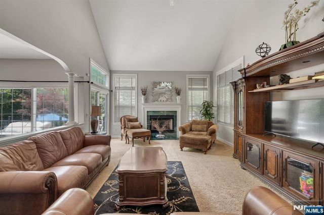 17 Cromwell Drive, Chester Township, NJ 07930