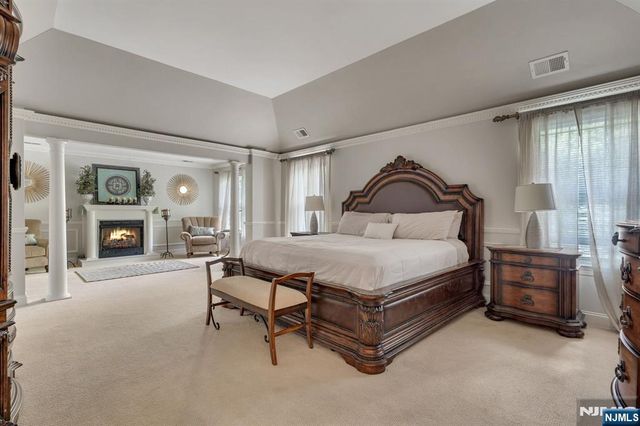 17 Cromwell Drive, Chester Township, NJ 07930
