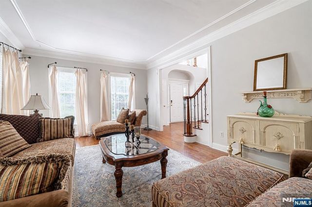 17 Cromwell Drive, Chester Township, NJ 07930