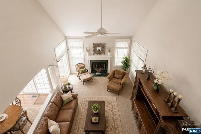 17 Cromwell Drive, Chester Township, NJ 07930