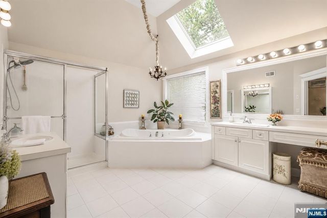 17 Cromwell Drive, Chester Township, NJ 07930