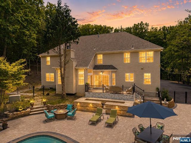 17 Cromwell Drive, Chester Township, NJ 07930