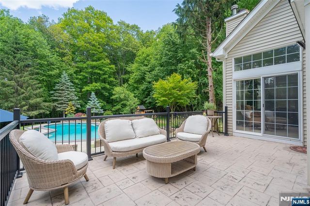 17 Cromwell Drive, Chester Township, NJ 07930