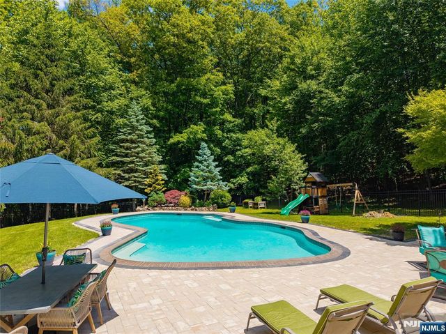 17 Cromwell Drive, Chester Township, NJ 07930