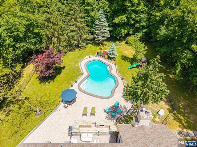 17 Cromwell Drive, Chester Township, NJ 07930