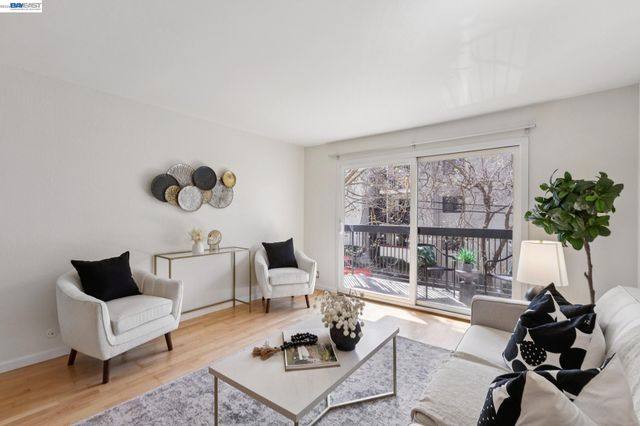 150 Pearl St 106, Oakland, CA 94611