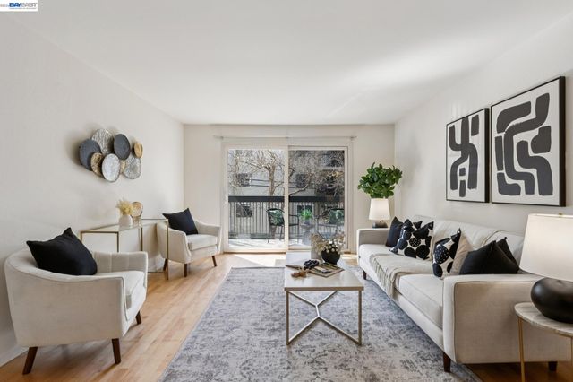 150 Pearl St 106, Oakland, CA 94611