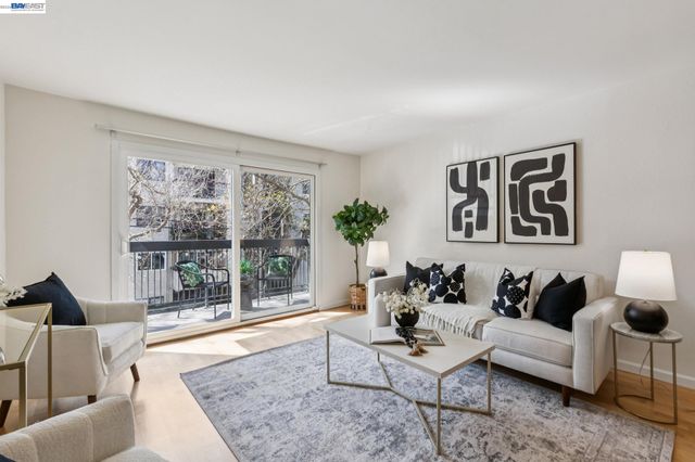 150 Pearl St 106, Oakland, CA 94611