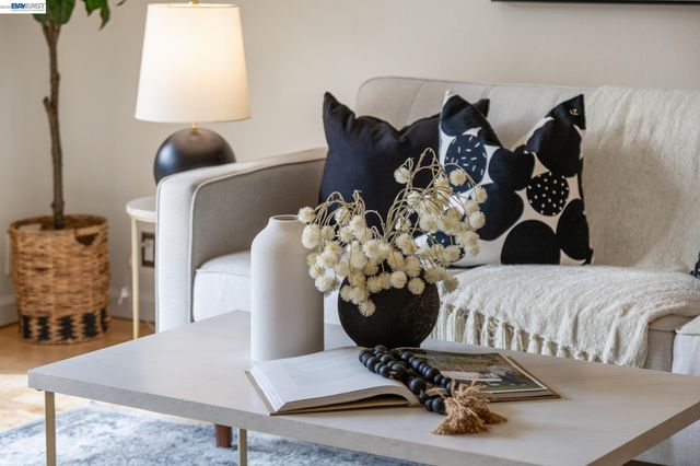 150 Pearl St 106, Oakland, CA 94611