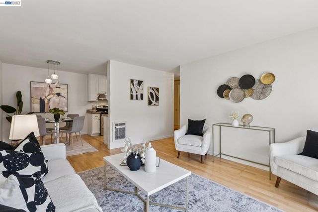 150 Pearl St 106, Oakland, CA 94611