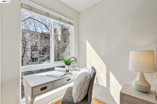 150 Pearl St 106, Oakland, CA 94611