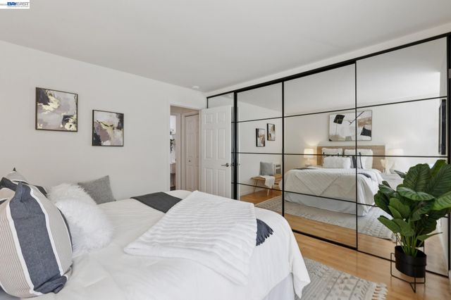 150 Pearl St 106, Oakland, CA 94611