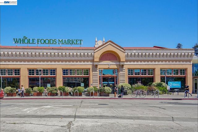 150 Pearl St 106, Oakland, CA 94611