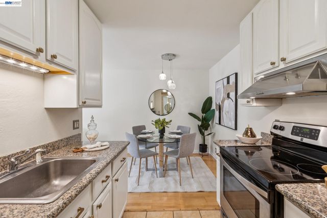 150 Pearl St 106, Oakland, CA 94611