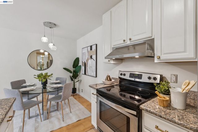 150 Pearl St 106, Oakland, CA 94611