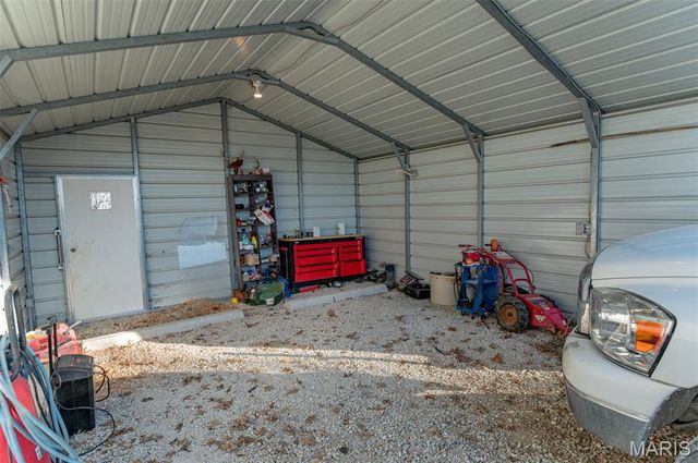 21092 Highway P, Vichy, MO 65580