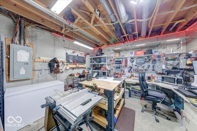 7250 Royal Oakland Drive, Indianapolis, IN 46236