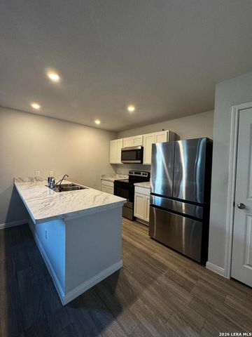 805 Altapass Hills, Seguin, TX 78155