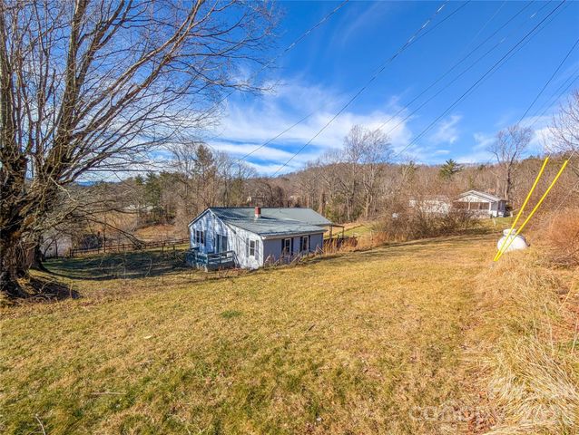 97 Tom Sparks Road, Spruce Pine, NC 28777