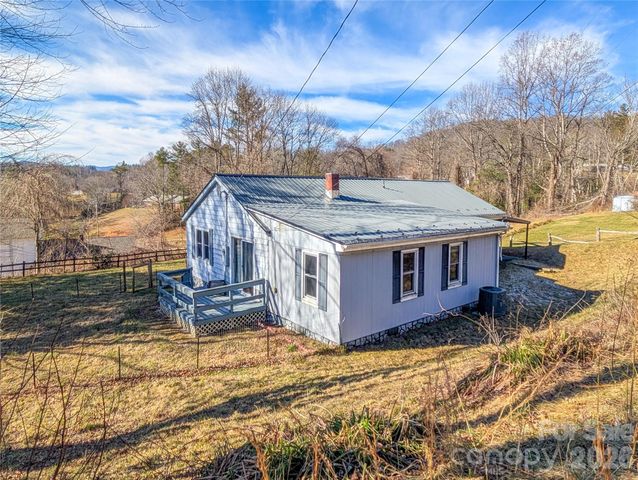 97 Tom Sparks Road, Spruce Pine, NC 28777