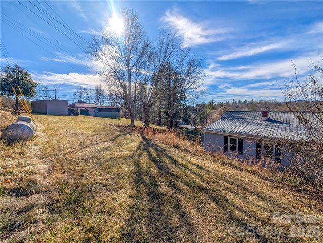 97 Tom Sparks Road, Spruce Pine, NC 28777