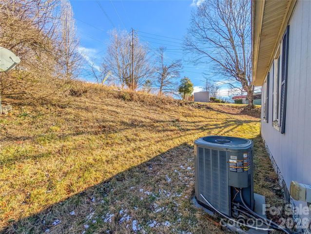 97 Tom Sparks Road, Spruce Pine, NC 28777