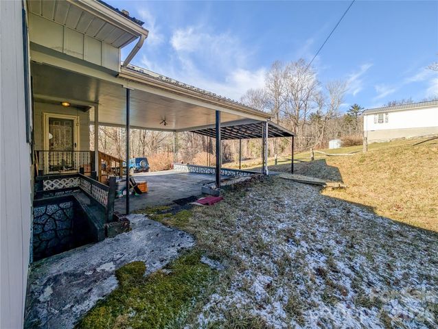97 Tom Sparks Road, Spruce Pine, NC 28777