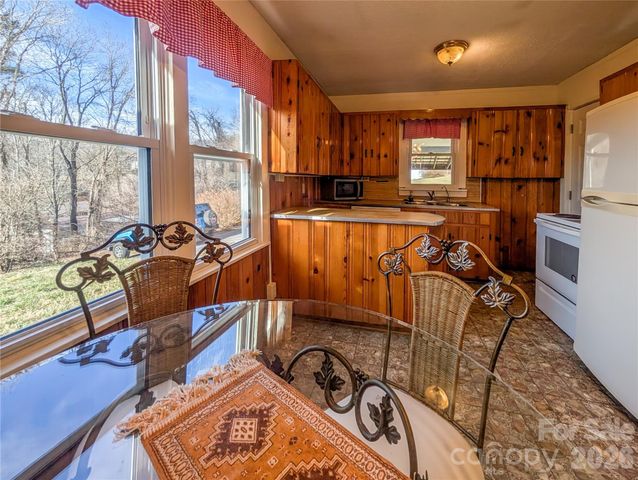 97 Tom Sparks Road, Spruce Pine, NC 28777