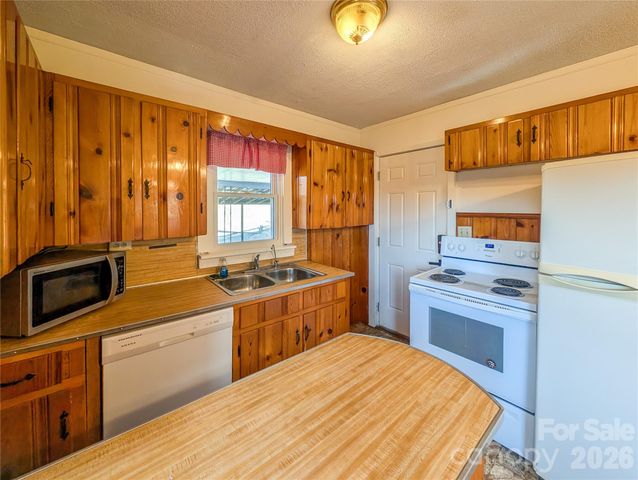 97 Tom Sparks Road, Spruce Pine, NC 28777