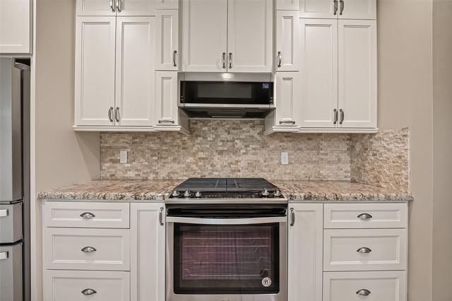 128 Island Breeze Circle, League City, TX 77573
