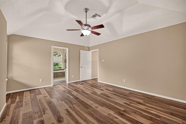 128 Island Breeze Circle, League City, TX 77573