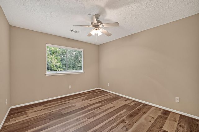 128 Island Breeze Circle, League City, TX 77573