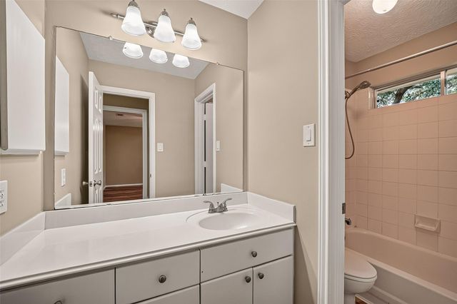 128 Island Breeze Circle, League City, TX 77573