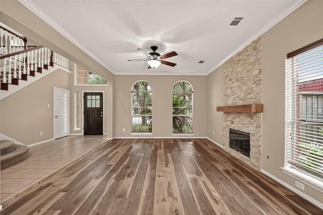 128 Island Breeze Circle, League City, TX 77573