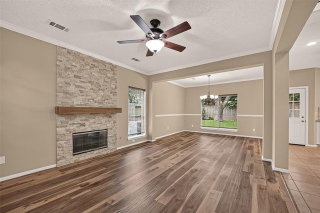 128 Island Breeze Circle, League City, TX 77573