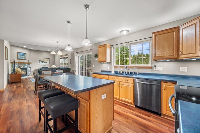 W203N17272 Francis DRIVE, Jackson, WI 53037