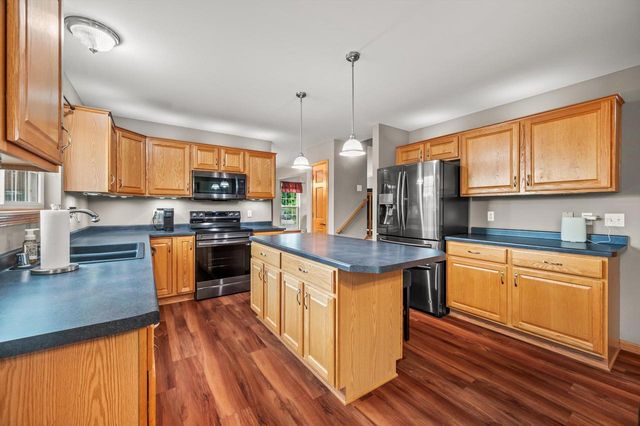 W203N17272 Francis DRIVE, Jackson, WI 53037