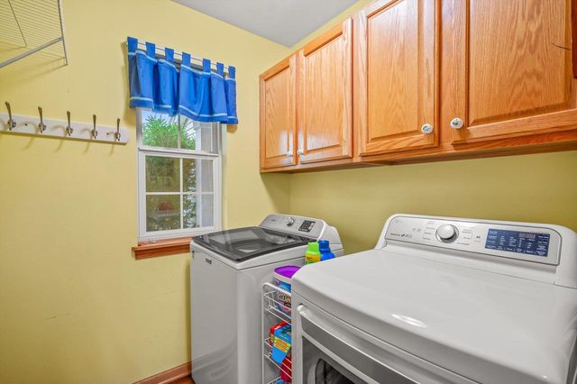 W203N17272 Francis DRIVE, Jackson, WI 53037