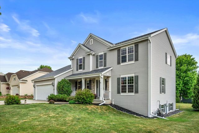 W203N17272 Francis DRIVE, Jackson, WI 53037