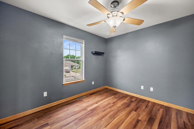 W203N17272 Francis DRIVE, Jackson, WI 53037