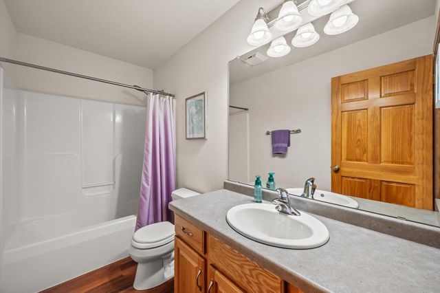 W203N17272 Francis DRIVE, Jackson, WI 53037