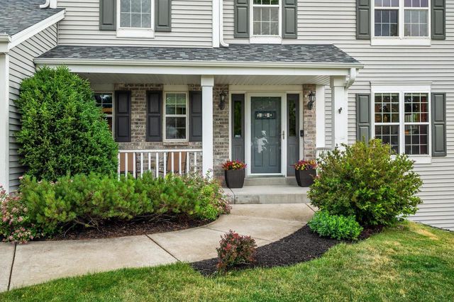 W203N17272 Francis DRIVE, Jackson, WI 53037