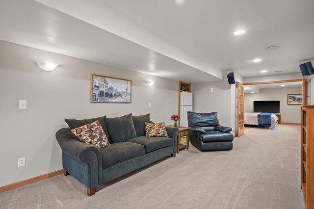 W203N17272 Francis DRIVE, Jackson, WI 53037