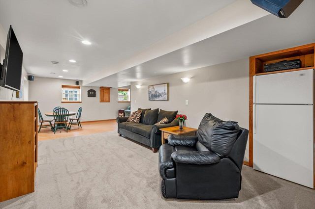W203N17272 Francis DRIVE, Jackson, WI 53037