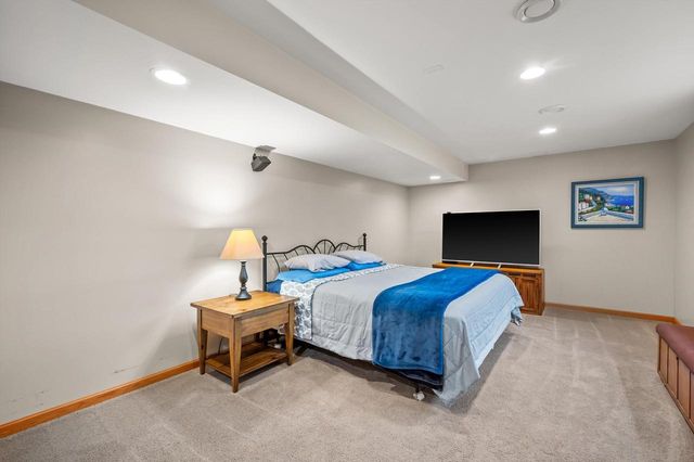 W203N17272 Francis DRIVE, Jackson, WI 53037