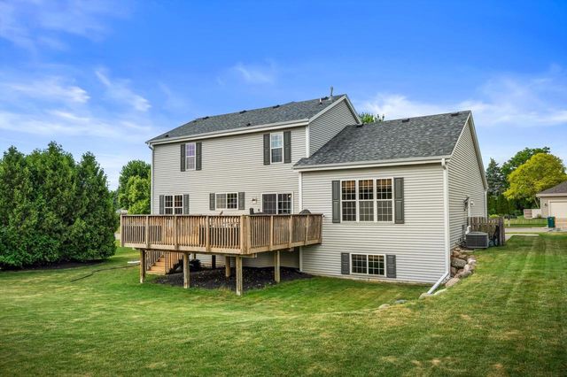 W203N17272 Francis DRIVE, Jackson, WI 53037