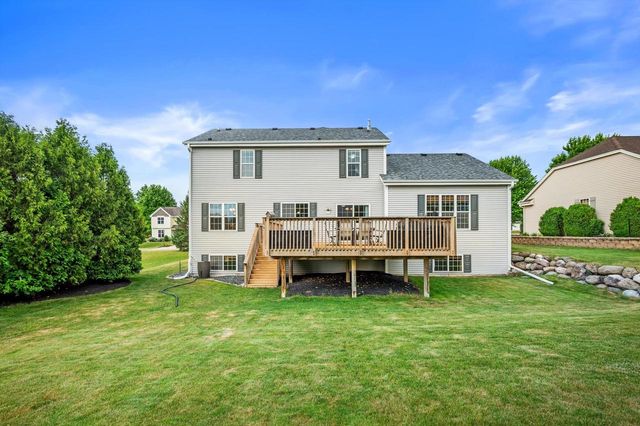 W203N17272 Francis DRIVE, Jackson, WI 53037