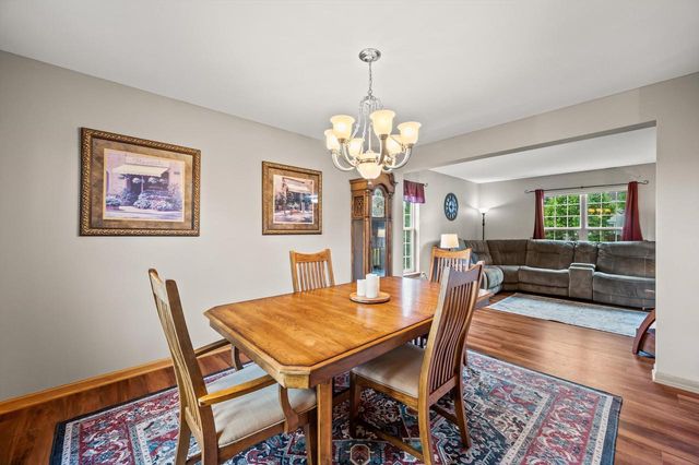 W203N17272 Francis DRIVE, Jackson, WI 53037